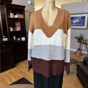 This & More colorblock long sleeve Vneck sweater-size L